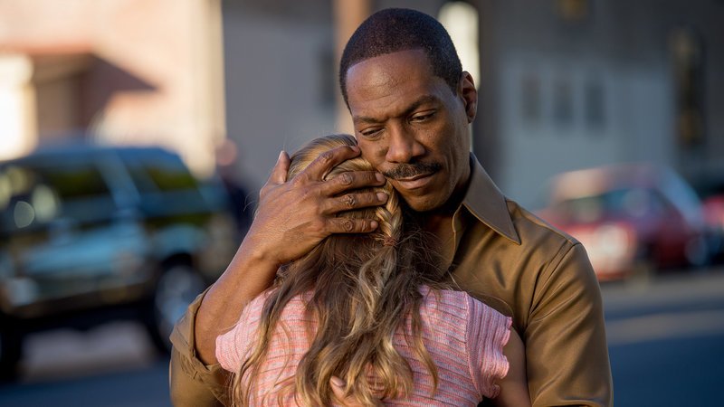 Mr. Church Britt Roberston als Charlie, Eddie Murphy als Mr. Church. SRF/2016 Cinelou Releasing, LLC – Bild: SRF2 Mr. Church Britt Roberston als Charlie, Eddie Murphy als Mr. Church. SRF/2016 Cinelou Releasing, LLC – Bild: SRF2