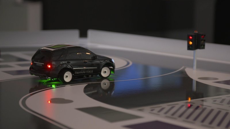 Oft wird der Straßenbau vergessen, wenn es um die Mobilität der Zukunft geht. – Bild: MG RTL D /​ TVT.media