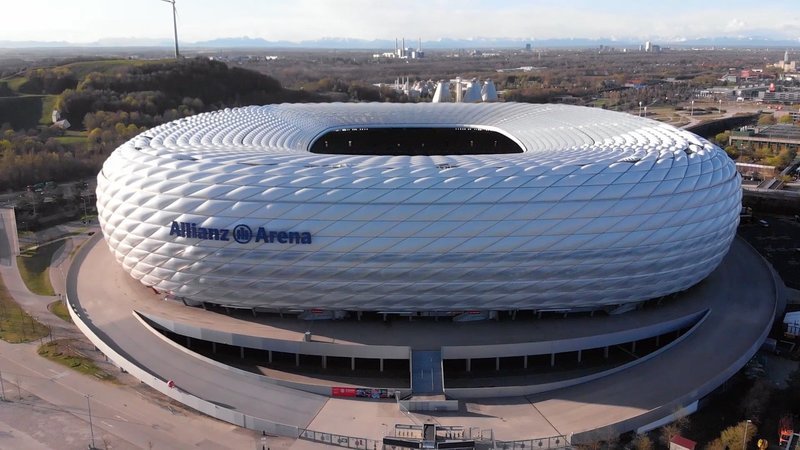 Die Allianz Arena bietet Platz für 75.021 Zuschauer. – Bild: TVNOW /​ T2MP & AB Prod