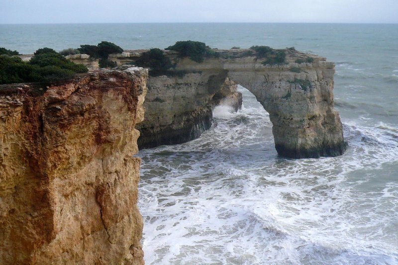 Wildromantische Felsformationen am Atlantik – die Algarve. – Bild: ZDF und SWR/Joao Mariano Wildromantische Felsformationen am Atlantik – die Algarve. – Bild: ZDF und SWR/Joao Mariano