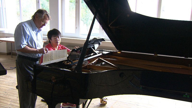Dirigenten Mariss Jansons und Lang Lang bei Probe in Salzburg. – Bild: ORF