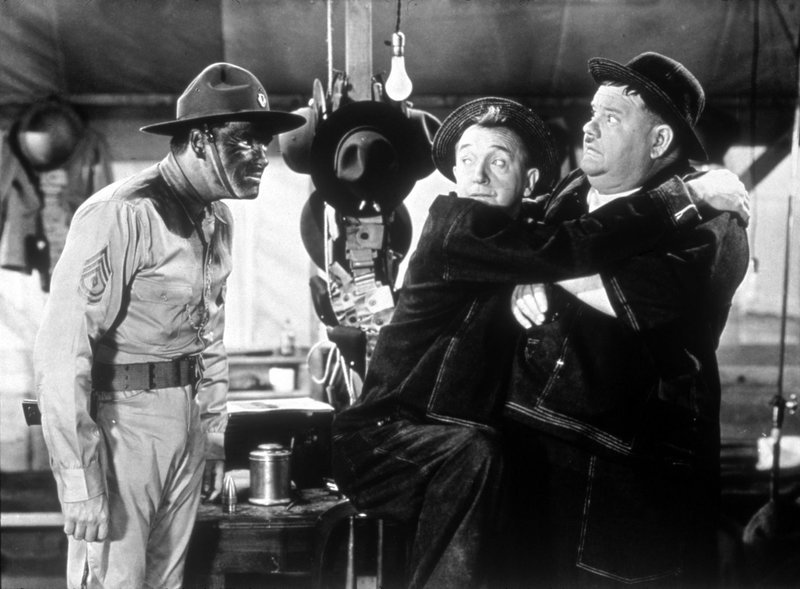 (v.l.n.r.) Hippo (Edmund MacDonald); Stan (Stan Laurel); Oliver (Oliver Hardy) – Bild: 1941 Twentieth Century Fox Film Corporation. Lizenzbild frei