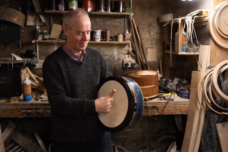 Instrumentenbauer Michael Vignoles. – Bild: ORF Instrumentenbauer Michael Vignoles. – Bild: ORF