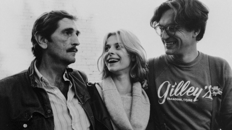 Wim Wenders (rechts), Nastassja Kinski und Harry Dean Stanton während Dreharbeiten zu „Paris Texas“. – Bild: NDR/Wim Wenders Stiftung Wim Wenders (rechts), Nastassja Kinski und Harry Dean Stanton während Dreharbeiten zu „Paris Texas“. – Bild: NDR/Wim Wenders Stiftung