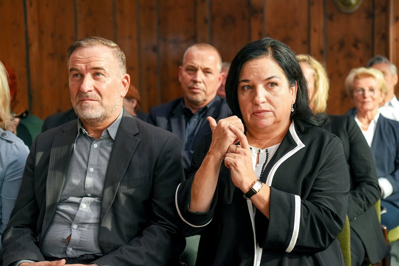 Dennstein & Schwarz bisher 3 Folgen Episodenguide fernsehserien.de