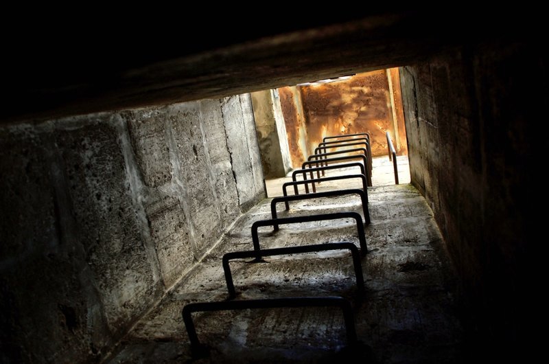 Bunker – way out – Bild: Pixabay /​ Martin Bock