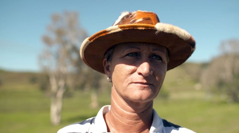 Sandrine Guindon ist Rancherin in dritter Generation. – Bild: BR/​SR/​Thomas Radler /​ Thomas Radler