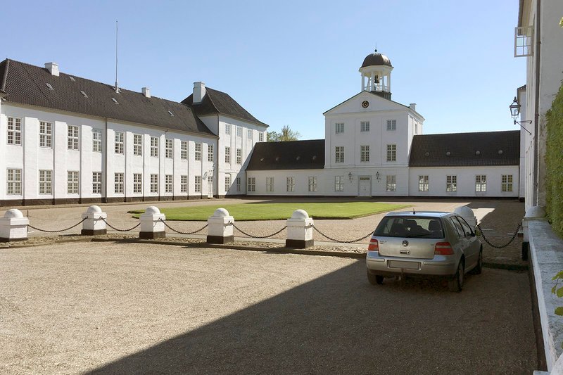 Das Schloss Gråsten Sommersitz der dänischen Königin. – Bild: ARTE /​ © MedienKontor/​Niko Klaukien /​ © MedienKontor/​Niko Klaukien