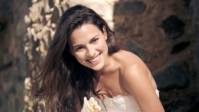 Bride (Melia Kreiling) – Bild: Zee.One