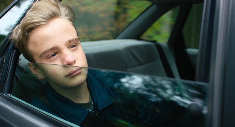 Gemeinsam mit seinen Eltern überquert Klaus (Philipp Franck) zum ersten Mal die Grenze zur damaligen Tschechoslowakei. – Bild: ZDF und Alexander Haßkerl. Gemeinsam mit seinen Eltern überquert Klaus (Philipp Franck) zum ersten Mal die Grenze zur damaligen Tschechoslowakei. – Bild: ZDF und Alexander Haßkerl.