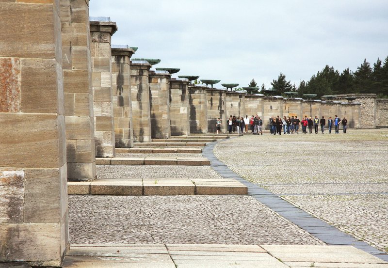 MDR Fernsehen KZ-GESCHÄFTE. BUCHENWALD UND DIE AUßENLAGER, „Buchenwald als Wirtschaftsfaktor“, am Sonntag (25.11.12) um 23:45 Uhr. Gedenkstätte Buchenwald bei Weimar – Bild: MDR/Karoline Scheer MDR Fernsehen KZ-GESCHÄFTE. BUCHENWALD UND DIE AUßENLAGER, „Buchenwald als Wirtschaftsfaktor“, am Sonntag (25.11.12) um 23:45 Uhr. Gedenkstätte Buchenwald bei Weimar – Bild: MDR/Karoline Scheer