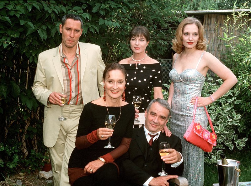 Der Vamp im Schlafrock – Bild: MDR/​Degeto