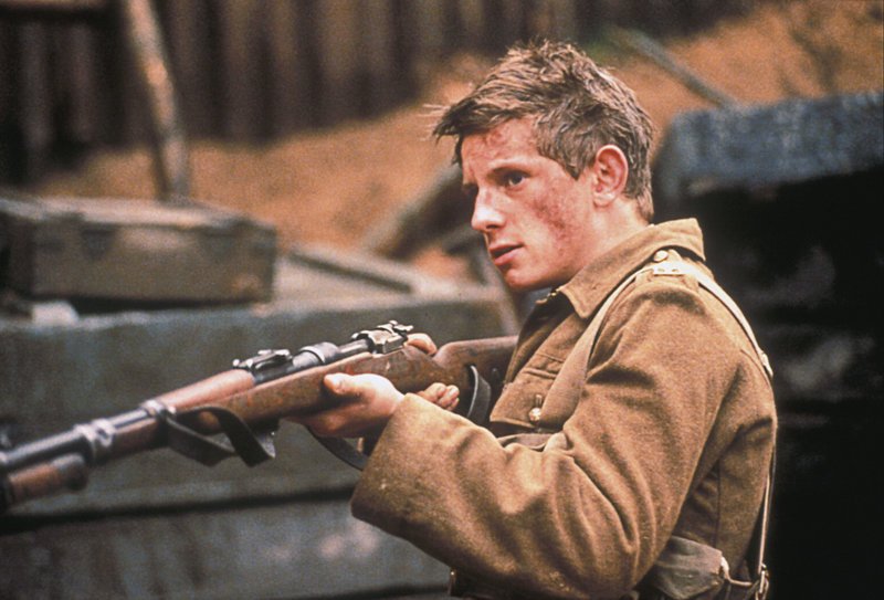 Gemeinsam mit seiner Truppe kämpft Charlie Shakespeare (Jamie Bell) im Ersten Weltkrieg gegen die deutschen … – Bild: ProSieben