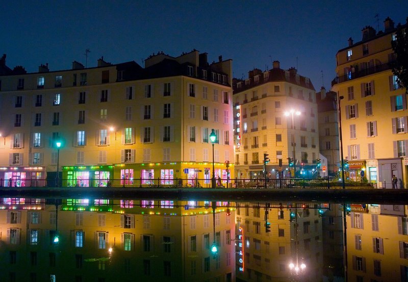 Blick auf den illuminierten Canal Saint Martin in Paris. – Bild: HR/HR/Atout France/Eric Bascoul Blick auf den illuminierten Canal Saint Martin in Paris. – Bild: HR/HR/Atout France/Eric Bascoul