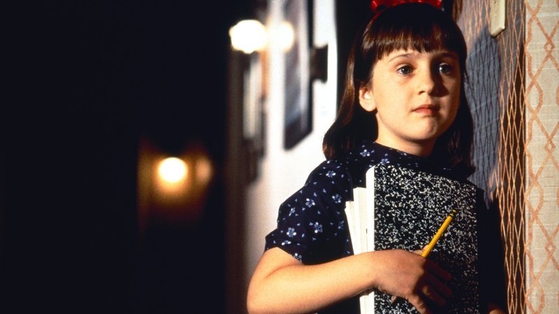 Matilda (Mara Wilson) ist ein Genie. Doch leider ist sie noch zu jung, um von ihrer Umwelt als solches wahrgenommen zu werden..Matilda (Mara Wilson) ist ein Genie. Doch leider ist sie noch zu jung, um von ihrer Umwelt als solches wahrgenommen zu werden.. – Bild: RTL Zwei Matilda (Mara Wilson) ist ein Genie. Doch leider ist sie noch zu jung, um von ihrer Umwelt als solches wahrgenommen zu werden..Matilda (Mara Wilson) ist ein Genie. Doch leider ist sie noch zu jung, um von ihrer Umwelt als solches wahrgenommen zu werden.. – Bild: RTL Zwei
