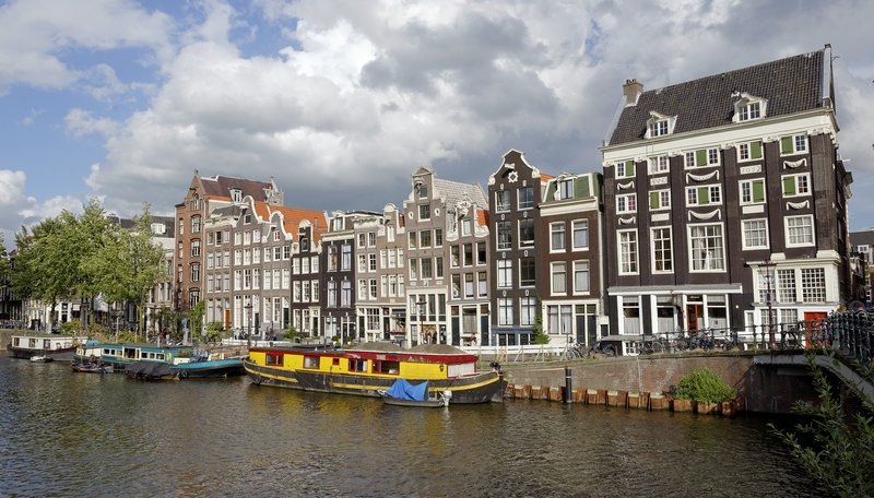 Amsterdam – Altstadt an den Grachten. – Bild: WDR/​mauritius images
