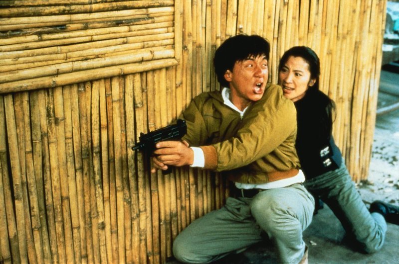 Supercop Jackie (Jackie Chan) und Geheimagentin Yang (Michelle Yeoh) ermitteln gegen einen Drogenkönig. – Bild: RTL NITRO