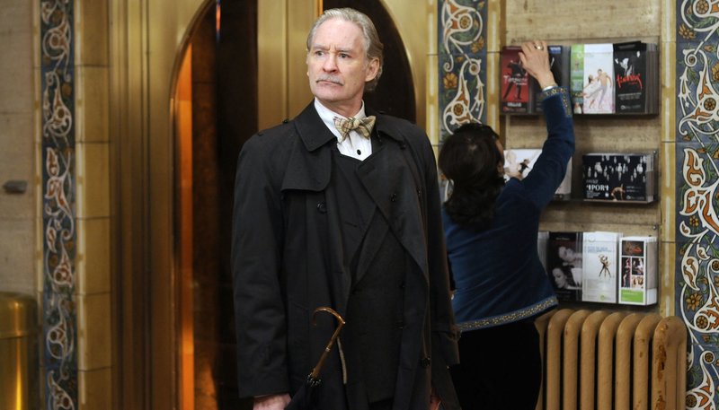 ARD DER LETZTE GENTLEMAN (the extra man), USA/Frankreich 2010, Regie Robert Pulcini/Shari Springer Berman, am Dienstag (17.03.15) um 00:20 Uhr im Ersten Stets die Contenance bewahren: Henry Harrison (Kevin Kline) weiß, wie man sich als Gentleman zu verhalten hat. – Bild: ARD Degeto ARD DER LETZTE GENTLEMAN (the extra man), USA/Frankreich 2010, Regie Robert Pulcini/Shari Springer Berman, am Dienstag (17.03.15) um 00:20 Uhr im Ersten Stets die Contenance bewahren: Henry Harrison (Kevin Kline) weiß, wie man sich als Gentleman zu verhalten hat. – Bild: ARD Degeto