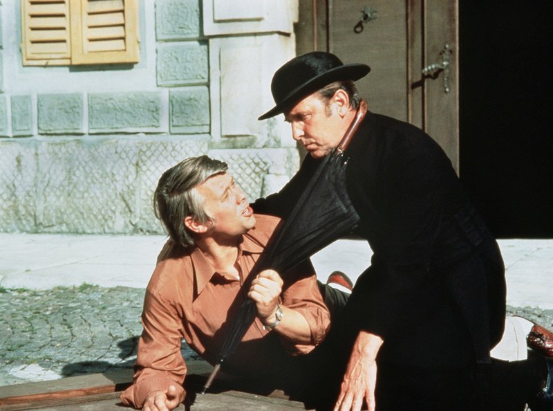 Hochwürden drückt ein Auge zu – Bild: HR/​Degeto