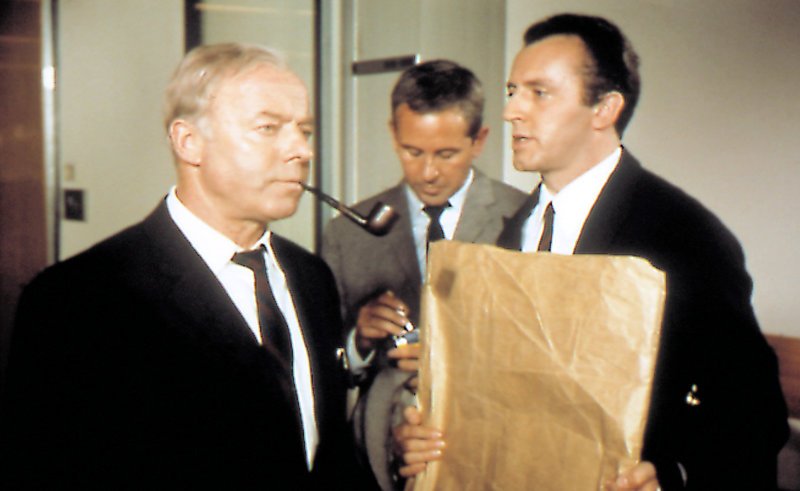 Heinz Rühmann (Kommissar Maigret, li.), Eddi Arent (François Labas, re.). – Bild: ORF
