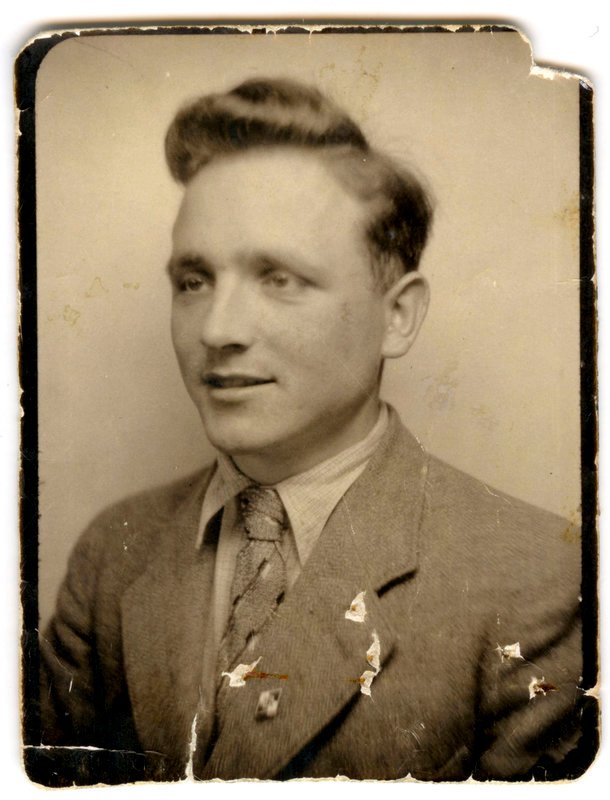 Klaus Barbie (Foto) blieb die Universität verschlossen, da nach dem Tod seines Vaters die Familie kein Studium finanzieren konnte. Statt dessen wurde er zu einem unerschütterlichen Anhänger des Dritten Reichs und am 26.09.1935 Mitglied der SS. – Bild: PHOENIX/​BR/​Telepool