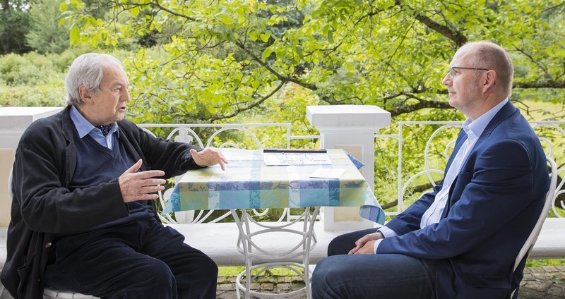 L-R: Otto Schenk im Gespräch mit Ferdinand Wegscheider – Bild: ServusTV / Neumayr / Leo L-R: Otto Schenk im Gespräch mit Ferdinand Wegscheider – Bild: ServusTV / Neumayr / Leo