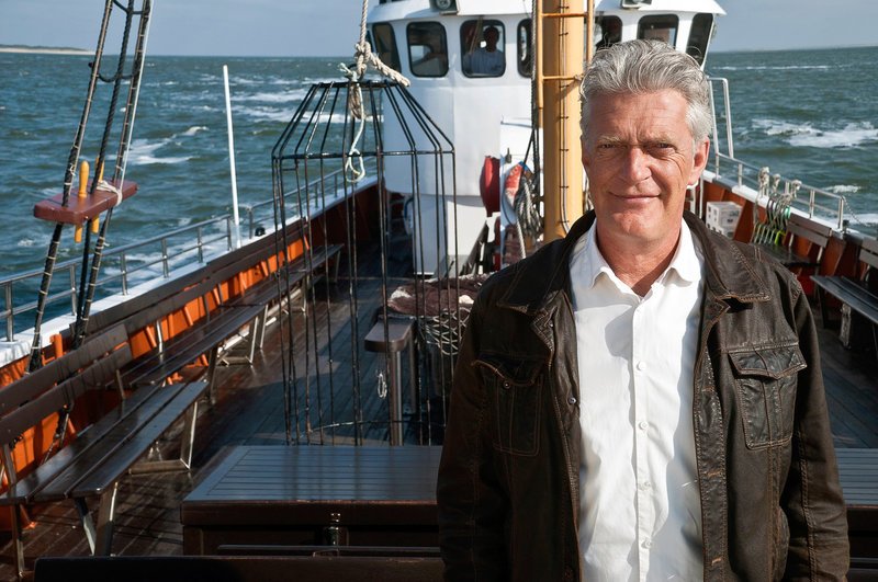 SWR Fernsehen FJORDE, FELSEN UND EISBERGE – EUROPAS NORDEN, „Schätze der Welt special mit Max Moor“, am Sonntag (12.01.14) um 17:15 Uhr.
Ausgangspunkt dieser Reise zu UNESCO Welterbestätten in Europas Norden ist Deutschlands nördlichster Punkt. Der Ellenbogen. So genannt nach der Form einer Halbinsel im Norden von Sylt. Von hier aus reist Max Moor über Irland, Schottland und Norwegen nach Island. Enden wird die Reise in Grönland, dem Geburtsland der Eisberge. – Bild: WDR