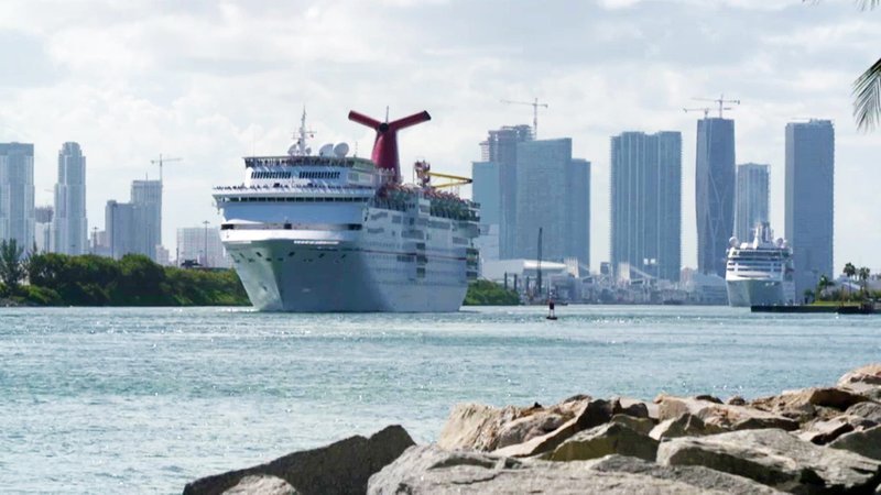 Kreuzfahrtschiff vor Miami – Bild: MG RTL D