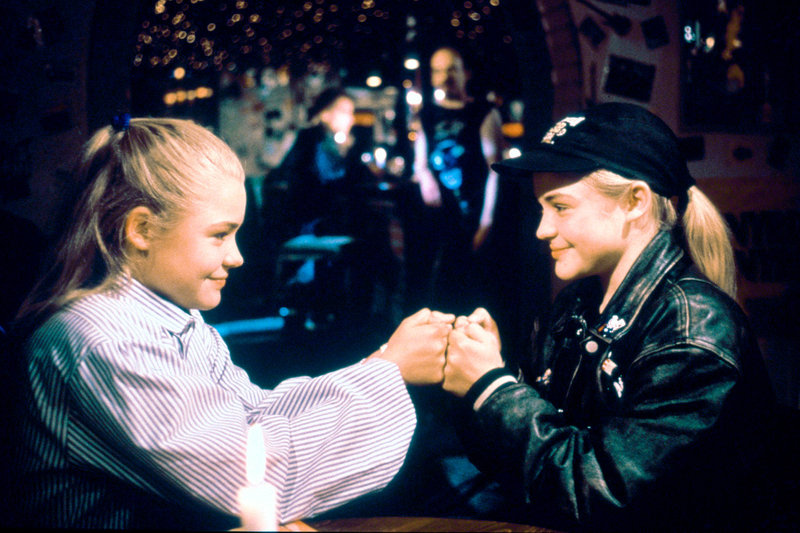 Charlie (Fritzi Eichhorn, li.) und Louise (Floriane Eichhorn, re.) – Bild: NDR / © Bavaria Film/Helga Kneidel Charlie (Fritzi Eichhorn, li.) und Louise (Floriane Eichhorn, re.) – Bild: NDR / © Bavaria Film/Helga Kneidel