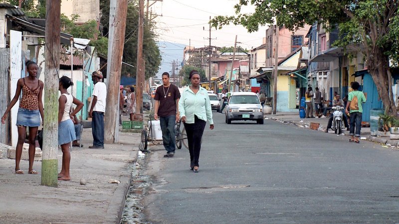 Rund die Hälfte der drei Millionen Einwohner Jamaikas leben in Kingston und zwei Drittel der Hauptstadtbewohner sind „downtown“ in den Armenvierteln zu Hause. – Bild: 3sat