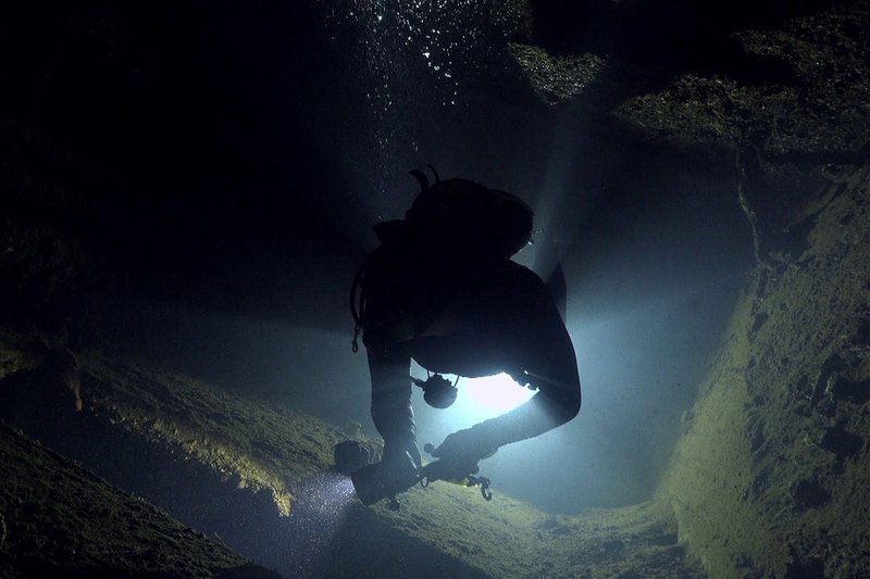DOK: Schatzsuche unter Wasser Auf dem Meeresgrund liegen mindestens 100 Wracks mit einem Wert von je über 50 Millionen Franken. Einzelne werden gar auf Milliarden geschätzt. SRF – Bild: SRF2