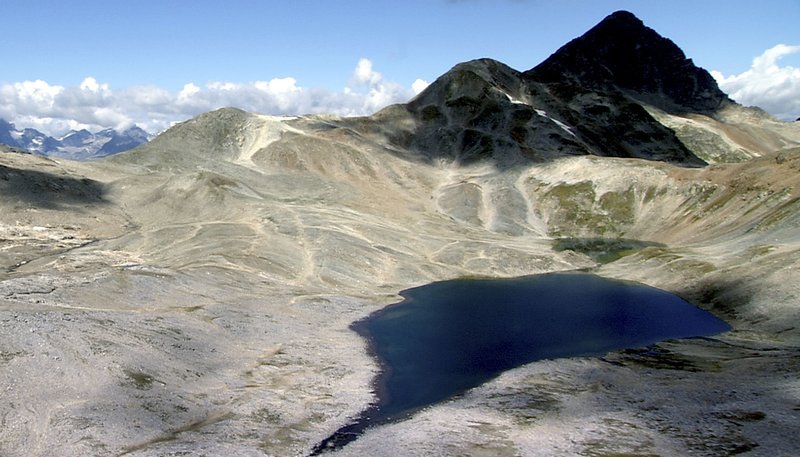 Die kristallblauen Augen der Engadiner Berge sind nährstoffreiche Quellen für Inn, Donau und Rhein. – Bild: NDR/​Kurt Mayer