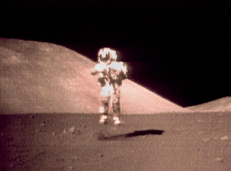 Journalist Günther Siefarth präsentierte am 20.07.1969 den Fernsehzuschauern die Mondlandung der Apollo 11-Mission und den ersten Schritt auf dem Mond durch Astronaut Neil Armstrong. – Bild: SWR