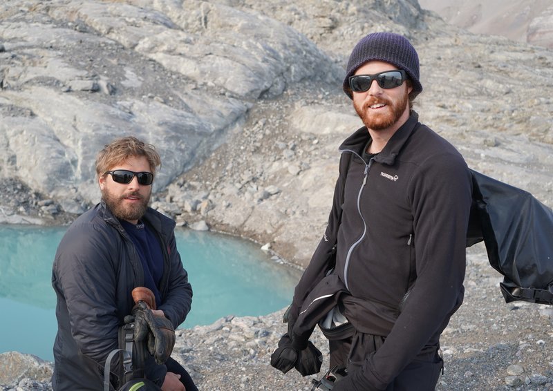 Christian Bruttel und sein Schweizer Geschäftspartner Marcel Schütz im Nordenskiöld-Land-Nationalpark. – Bild: ZDF und Jeannine Apsel. Christian Bruttel und sein Schweizer Geschäftspartner Marcel Schütz im Nordenskiöld-Land-Nationalpark. – Bild: ZDF und Jeannine Apsel.