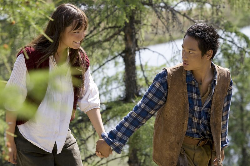 Der Junge und der Wolf – Bild: Kasia WANDYCZ/​PARISMATCH