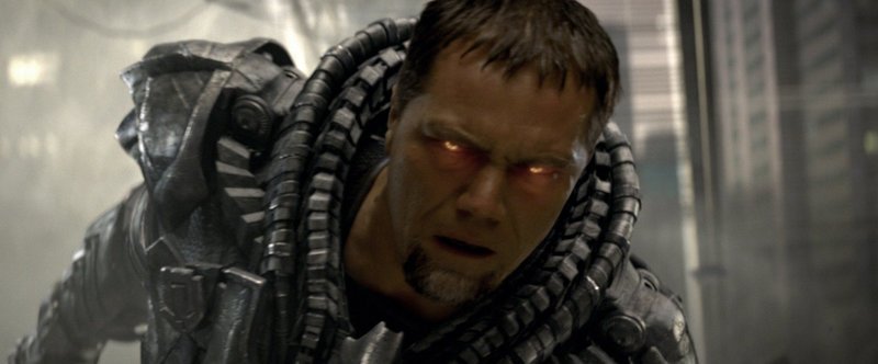 Bösewicht General Zod (Michael Shannon) glüht wortwörtlich für sein Ziel, die Vernichtung der Erde und die Wiedererschaffung seines Heimatplaneten Krypton… – Bild: Puls 4 Bösewicht General Zod (Michael Shannon) glüht wortwörtlich für sein Ziel, die Vernichtung der Erde und die Wiedererschaffung seines Heimatplaneten Krypton… – Bild: Puls 4