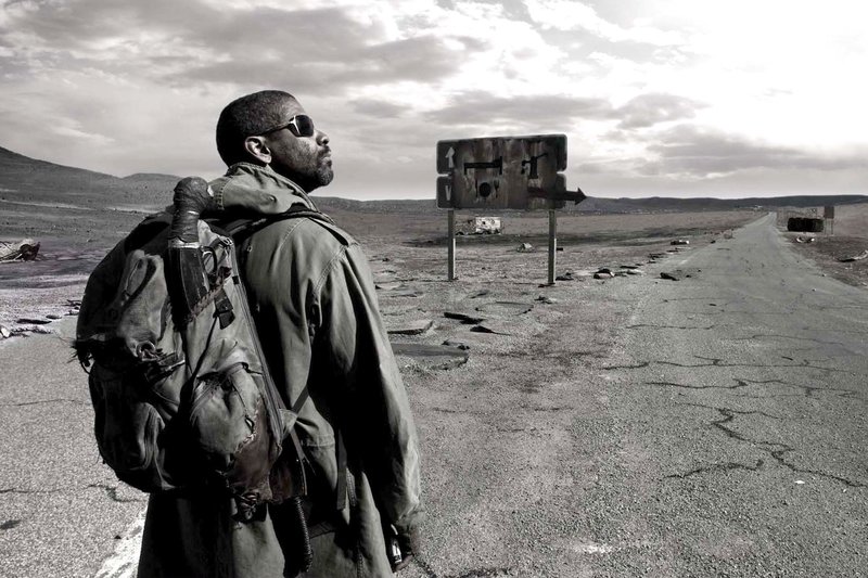 hr-fernsehen THE BOOK OF ELI - DER LETZTE KÄMPFER (The Book Of Eli), Spielfilm, USA 2010, Regie Allen Hughes/Albert Hughes, am Montag (01.06.15) um 00:50 Uhr. Eli (Denzel Washington) ist ein einsamer Wanderer nach der Apokalypse. – Bild: HR/Degeto/Alcon Entertainment/Silver Pictures hr-fernsehen THE BOOK OF ELI - DER LETZTE KÄMPFER (The Book Of Eli), Spielfilm, USA 2010, Regie Allen Hughes/Albert Hughes, am Montag (01.06.15) um 00:50 Uhr. Eli (Denzel Washington) ist ein einsamer Wanderer nach der Apokalypse. – Bild: HR/Degeto/Alcon Entertainment/Silver Pictures