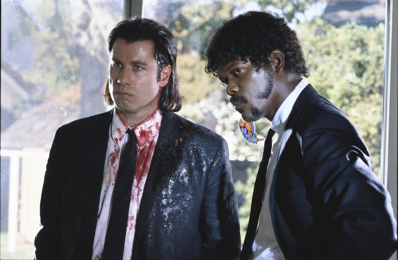 Vincent Vega (John Travolta, l.) und Jules Winnfield (Samuel L. Jackson, r.) sind es gewohnt, Blut an ihren Händen kleben zu haben. Doch in dieser Situation brauchen sie dringend Hilfe. – Bild: ZDF und Linda R. Chen Vincent Vega (John Travolta, l.) und Jules Winnfield (Samuel L. Jackson, r.) sind es gewohnt, Blut an ihren Händen kleben zu haben. Doch in dieser Situation brauchen sie dringend Hilfe. – Bild: ZDF und Linda R. Chen