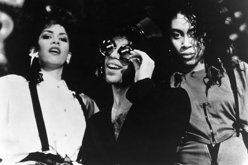 Prince (Mi.) wurde in Rotterdam unter anderem von Sheila E. (li.) unterstützt – Bild: ARTE Honorarfreie Verwendung nur im Zusammenhang mit genannter Sendung und bei folgender Nennung „Bild: Sendeanstalt/Copyright“. Andere Verwendungen nur nach vorheriger Absprache: ARTE-Bildredaktion Prince (Mi.) wurde in Rotterdam unter anderem von Sheila E. (li.) unterstützt – Bild: ARTE Honorarfreie Verwendung nur im Zusammenhang mit genannter Sendung und bei folgender Nennung „Bild: Sendeanstalt/Copyright“. Andere Verwendungen nur nach vorheriger Absprache: ARTE-Bildredaktion