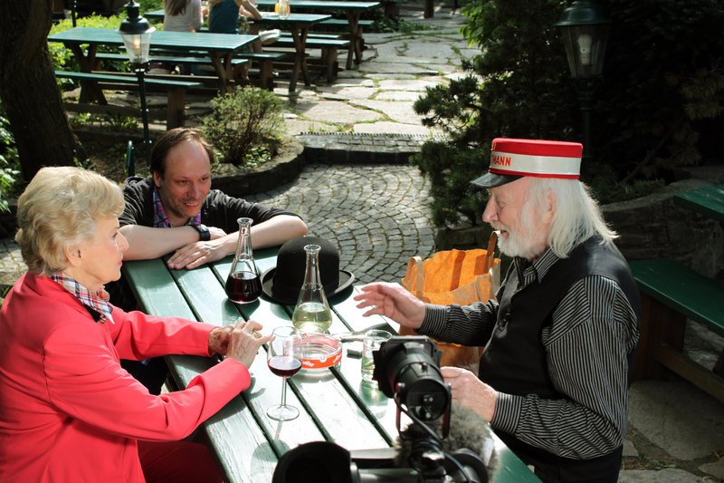 Waltraud Haas, Regisseur Wolfgang Liemberger, Karl Merkatz. – Bild: ORF Waltraud Haas, Regisseur Wolfgang Liemberger, Karl Merkatz. – Bild: ORF