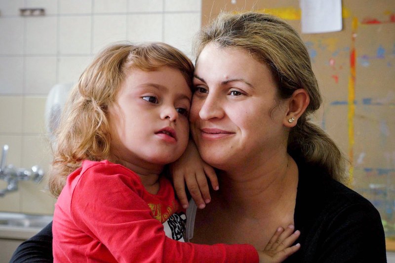 À l’école des Philosophes – In der Philosophenschule Albiana kann nur schwer ruhig sitzen. SRF/​Le Dzè/​Fernand Melgar – Bild: SRF1