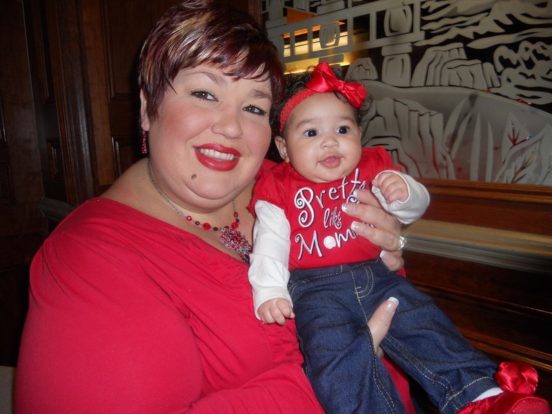 Jeannette holds her stylish new baby. – Bild: TLC Jeannette holds her stylish new baby. – Bild: TLC