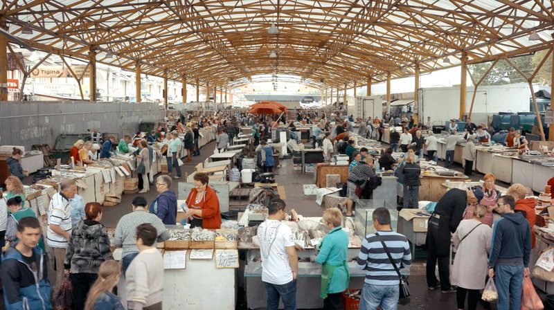 Den Fischmarkt auf dem Priwos, dem größten Lebensmittelmarkt der Ukraine – Bild: MDR/Telekult Den Fischmarkt auf dem Priwos, dem größten Lebensmittelmarkt der Ukraine – Bild: MDR/Telekult