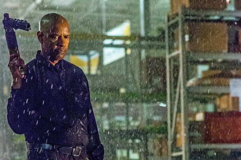 Als Ex-Elite-Soldat Robert McCall (Denzel Washington) eine Prostituierte vor ihrem Peiniger beschützt, sieht er sich plötzlich nicht nur ultragewalttätigen russischen Gangstern, sondern einer kompletten Mafia-Organisation gegenüber... – Bild: VOX Als Ex-Elite-Soldat Robert McCall (Denzel Washington) eine Prostituierte vor ihrem Peiniger beschützt, sieht er sich plötzlich nicht nur ultragewalttätigen russischen Gangstern, sondern einer kompletten Mafia-Organisation gegenüber... – Bild: VOX