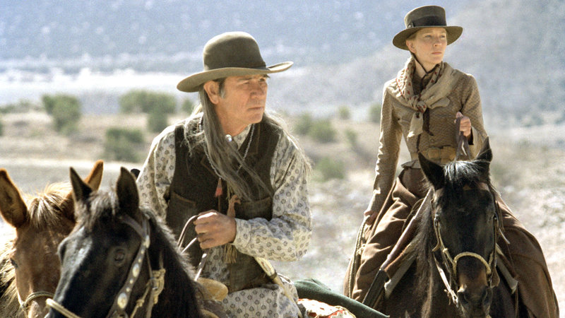 Maggie Gilkeson (Cate Blanchett) und ihr Vater Samuel Jones (Tommy Lee Jones) verfolgen die gewalttätige Bande, die Maggies Tochter Lily verschleppt hat.. – Bild: Nitro Maggie Gilkeson (Cate Blanchett) und ihr Vater Samuel Jones (Tommy Lee Jones) verfolgen die gewalttätige Bande, die Maggies Tochter Lily verschleppt hat.. – Bild: Nitro