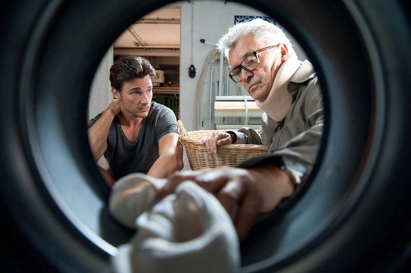 Florian David Fitz (Conrad), Henry Hübchen (Carl). – Bild: ORF Florian David Fitz (Conrad), Henry Hübchen (Carl). – Bild: ORF