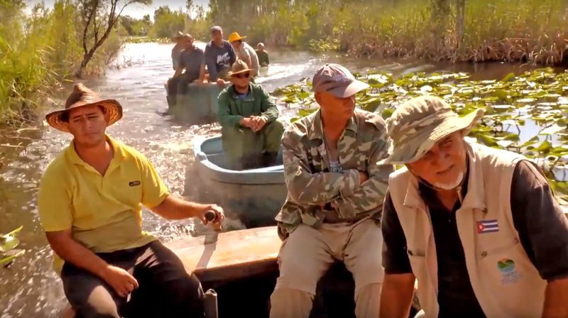 Mit dem Boot unterwegs durch die Mangroven von Kuba – Bild: phoenix/​ZDF/​Arte