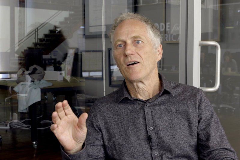 Tim O’Reilly, Gründer und Generaldirektor des Verlagshauses O’Reilly Media, sieht die neoliberale Haltung des Silicon Valley kritisch. – Bild: ARTE France Tim O’Reilly, Gründer und Generaldirektor des Verlagshauses O’Reilly Media, sieht die neoliberale Haltung des Silicon Valley kritisch. – Bild: ARTE France