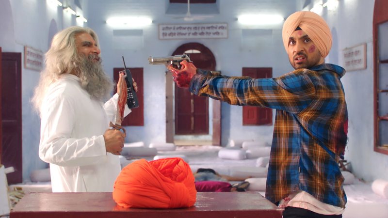 Sant Rehmat (Pawan Malhotra, li), Sajjan (Diljit Dosanjh, re) – Bild: Zee.One