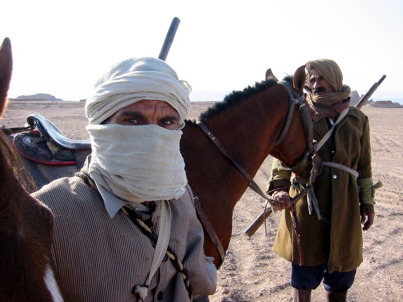 Bewaffnete Reiter. – Bild: ORF